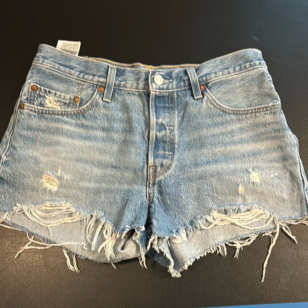 Levi’s 501 shorts VGUC size 28